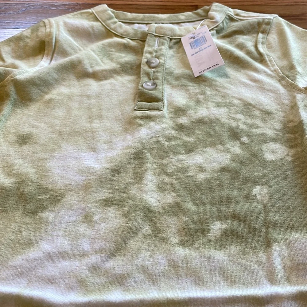 🍁Old Navy Long Sleeve Tee - Picture 3 of 7